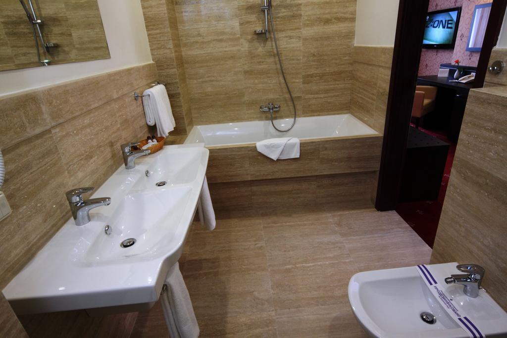 Delice Hotel ลวีฟ ภายนอก รูปภาพ